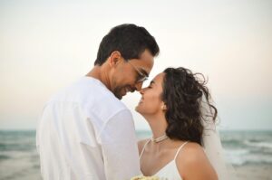 Casal em viagem de luxo na República Dominicana com curadoria VIP