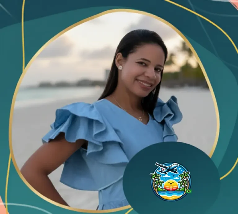 Nicole Moreno — dominicana especialista em viagens premium e concierge para República Dominicana. Foto profissional na praia usada na página Sobre Nós da República Dominicana Viagem."